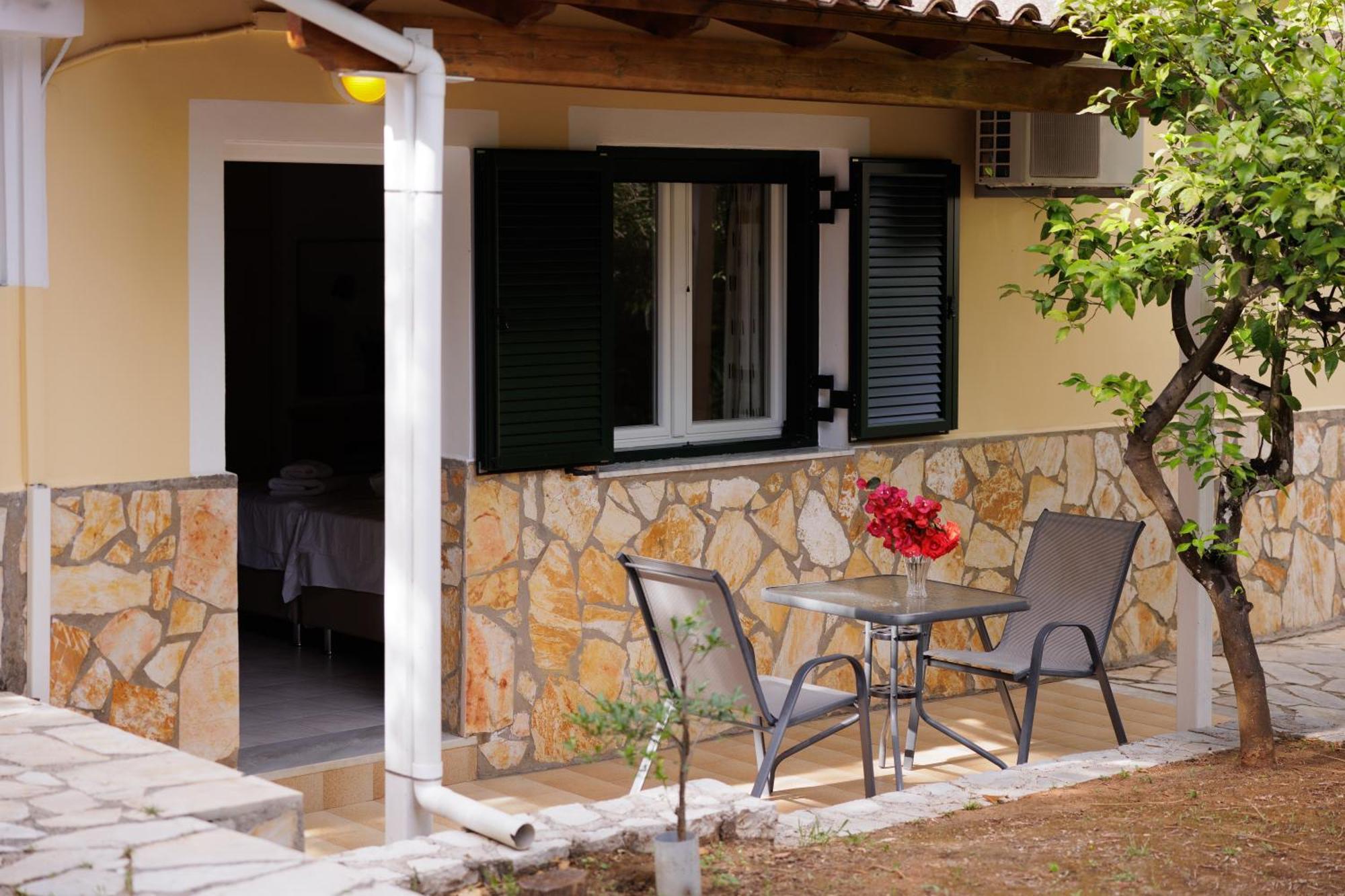 Santos Holidays Dassia  Phòng bức ảnh